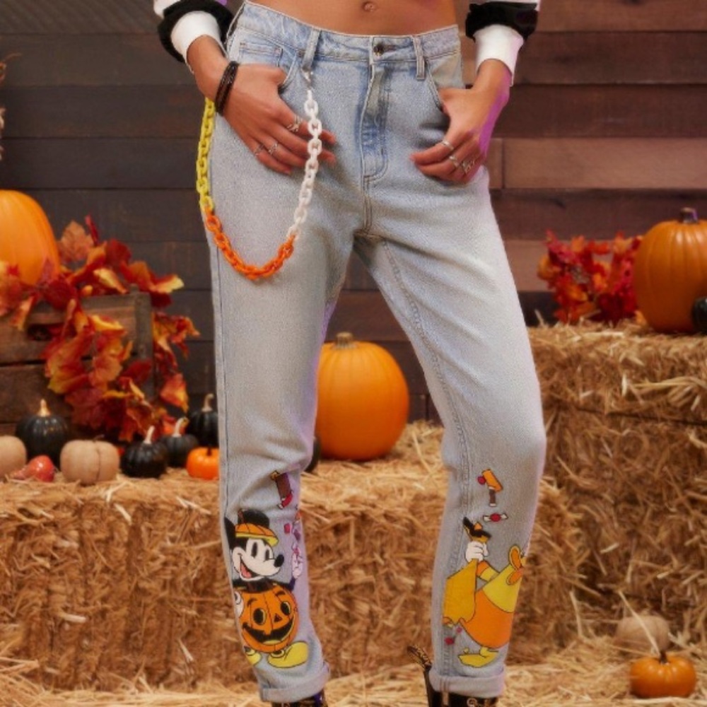 Her Universe Disney‎ Halloween Candy Corn Chain Mom Jeans Hot Topic